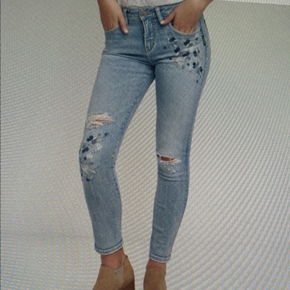 NWT Silver Plus Size Women's Izzy Embroidered Skinny Distressed Ankle Jeans 36W - Picture 1 of 16